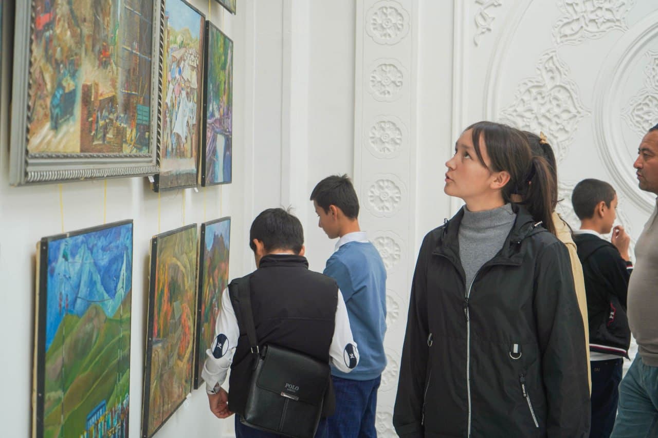 “O‘zbekiston qadriyatlar maskani” mavzusida rasmlar ko‘rgazmasi bo‘lib o‘tdi