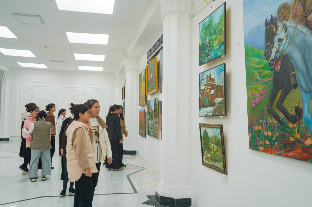 “O‘zbekiston qadriyatlar maskani” mavzusida rasmlar ko‘rgazmasi bo‘lib o‘tdi