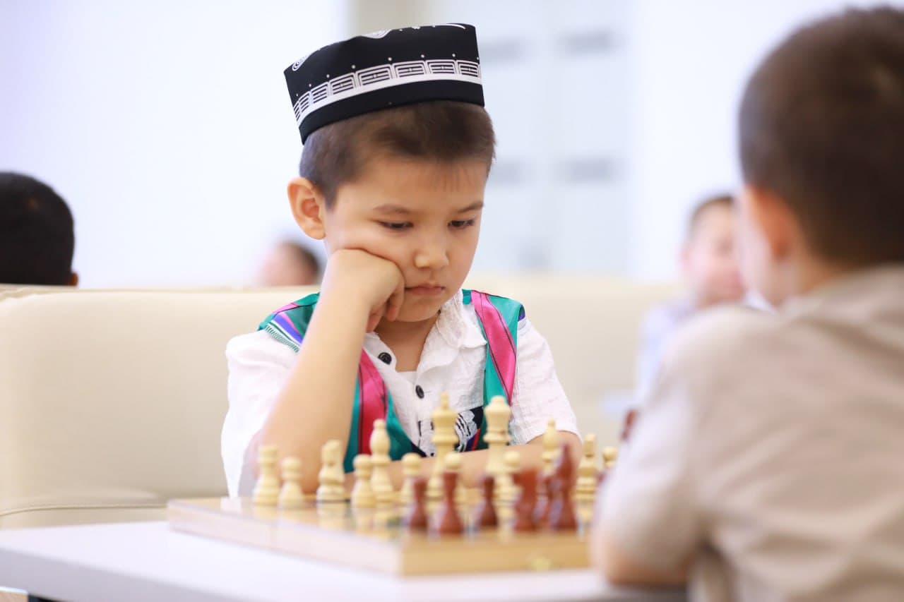 Viloyat yoshlar markazida “1-iyun – Xalqaro bolalar kuni” munosabati bilan shaxmat bo‘yicha viloyat birinchiligi o‘tkazilmoqda