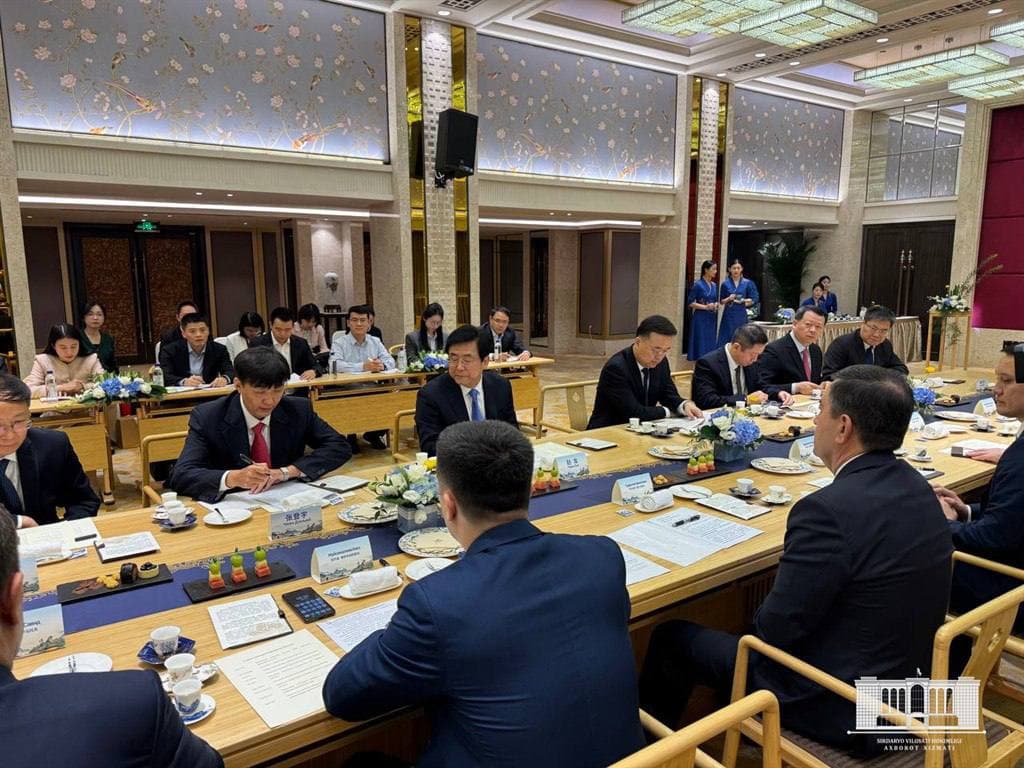 Эркинжон Турдимов Чжао Лун билан учрашув ўтказди