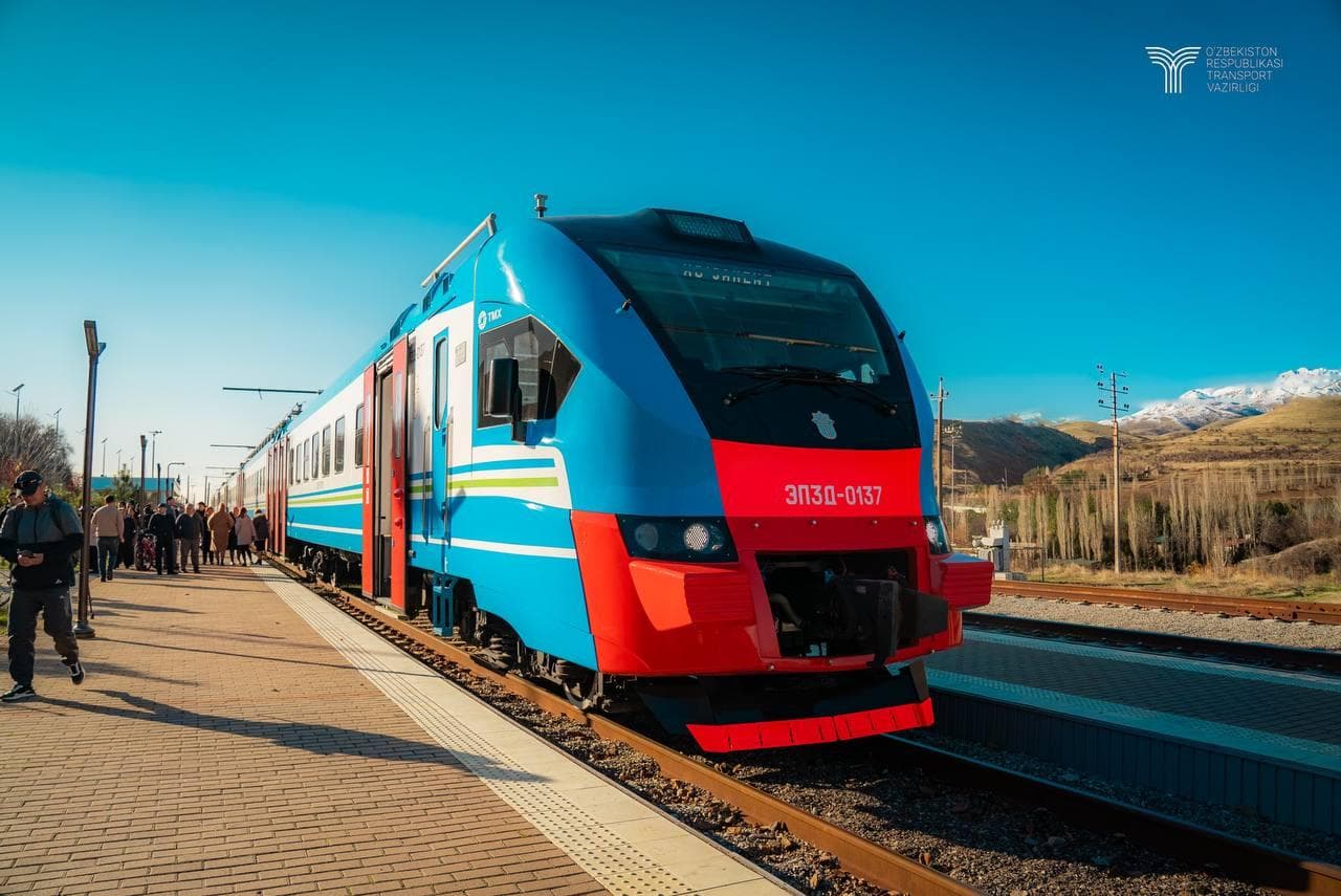 Toshkentdan Xo‘jakentga yangi elektropoyezd qatnovi yo‘lga qo‘yildi