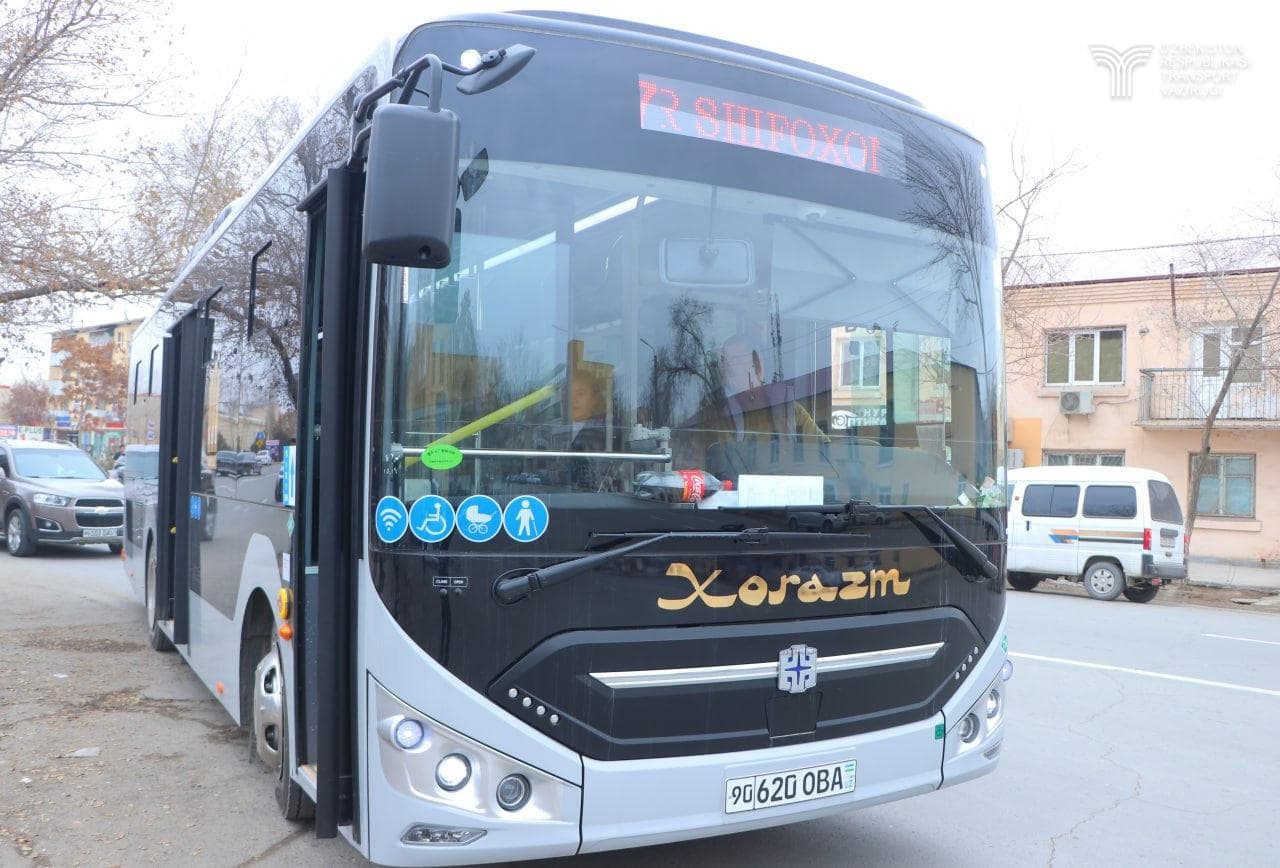 В Ургенче начали обслуживать население новые автобусы