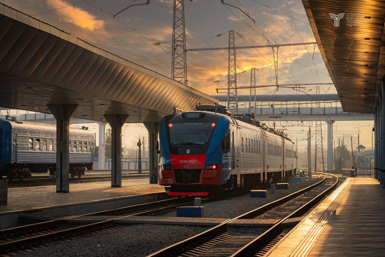 Toshkentdan Xo‘jakentga yangi elektropoyezd qatnovi yo‘lga qo‘yildi