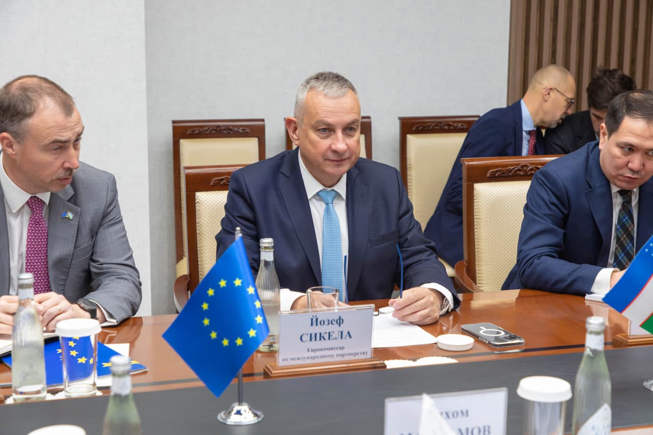 Министр транспорта встретился с Европейским комиссаром по международному сотрудничеству