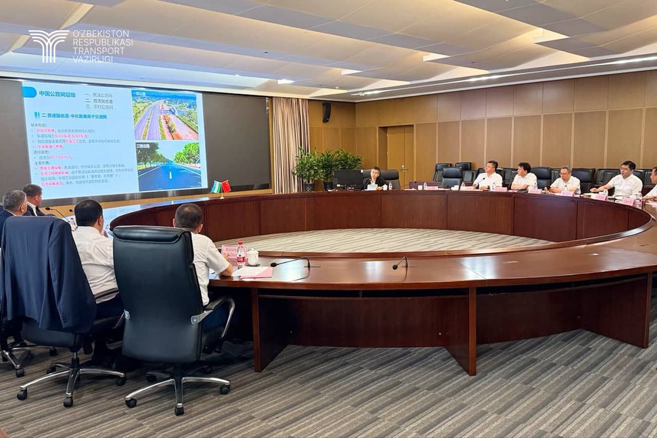 Хитой – Ўзбекистон : йўл соҳасидаги стандартларнинг ягона тизимини яратиш ва инновация йўналишини рақамлаштириш бўйича ҳамкорлик битимларини имзолади