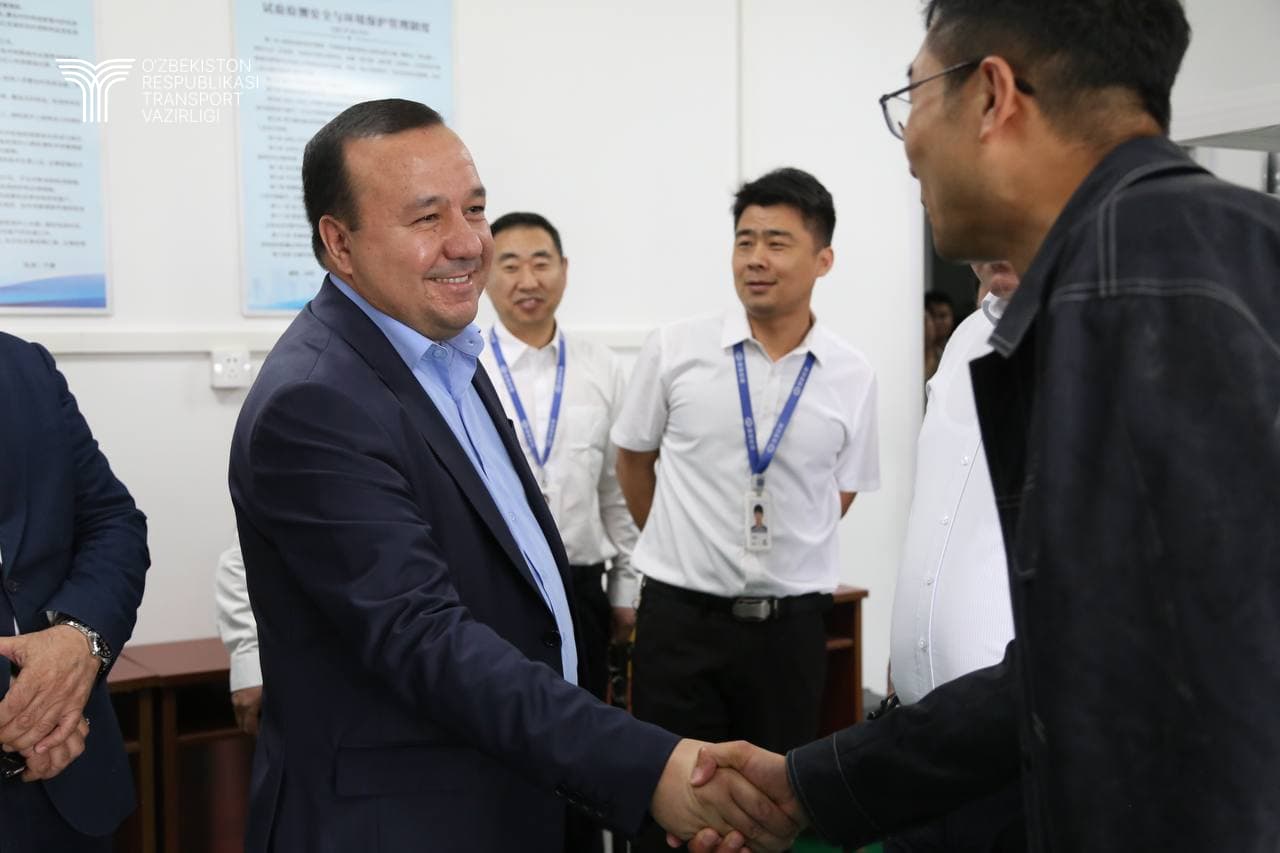 Хитой – Ўзбекистон : йўл соҳасидаги стандартларнинг ягона тизимини яратиш ва инновация йўналишини рақамлаштириш бўйича ҳамкорлик битимларини имзолади