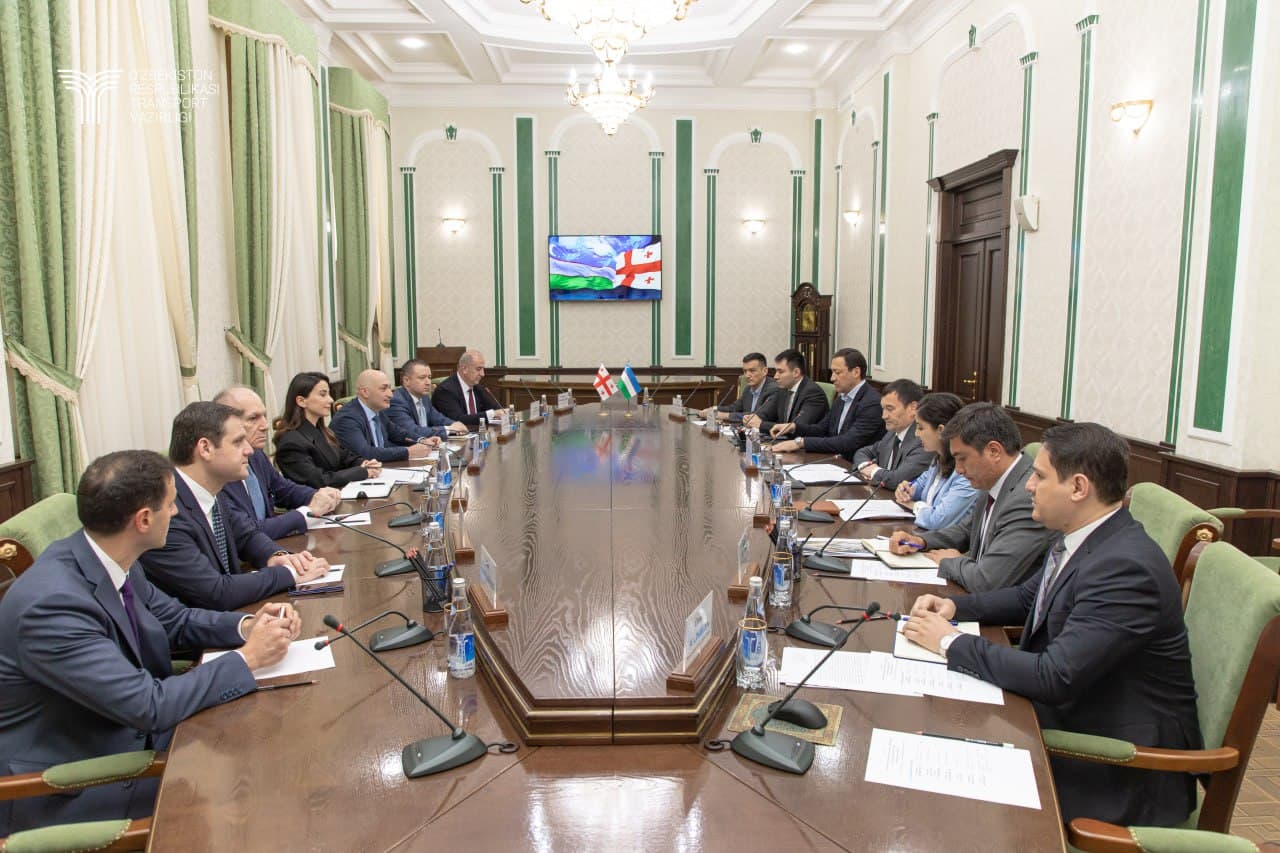 Обсуждены вопросы развития сотрудничества с Грузией в транспортно-логистической сфере