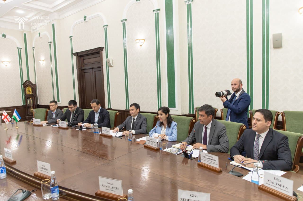 Обсуждены вопросы развития сотрудничества с Грузией в транспортно-логистической сфере