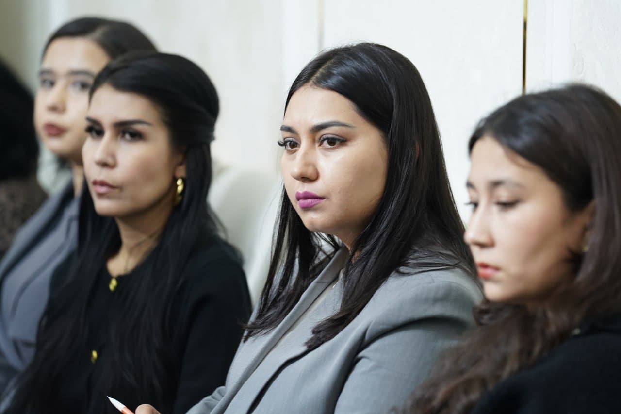 ИСЛОҲОТЛАР ДАСТУРЛАРИ, ДАВЛАТ ДАСТУРИ ВА “ЎЗБЕКИСТОН – 2030” СТРАТЕГИЯСИ: БАРҚАРОР ИҚТИСОДИЙ ЎСИШГА ҚАРАТИЛГАН ВАЗИФАЛАР ТАҲЛИЛ ҚИЛИНДИ