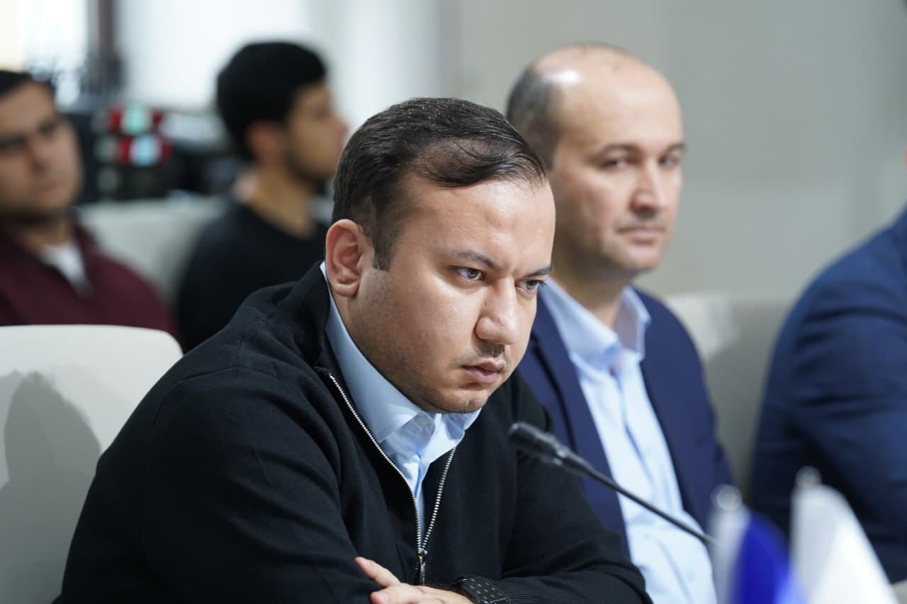 ИСЛОҲОТЛАР ДАСТУРЛАРИ, ДАВЛАТ ДАСТУРИ ВА “ЎЗБЕКИСТОН – 2030” СТРАТЕГИЯСИ: БАРҚАРОР ИҚТИСОДИЙ ЎСИШГА ҚАРАТИЛГАН ВАЗИФАЛАР ТАҲЛИЛ ҚИЛИНДИ