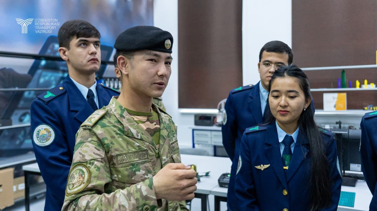 Юные транспортники познакомились с жизнью военнослужащих