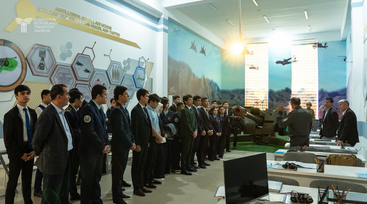 Юные транспортники познакомились с жизнью военнослужащих