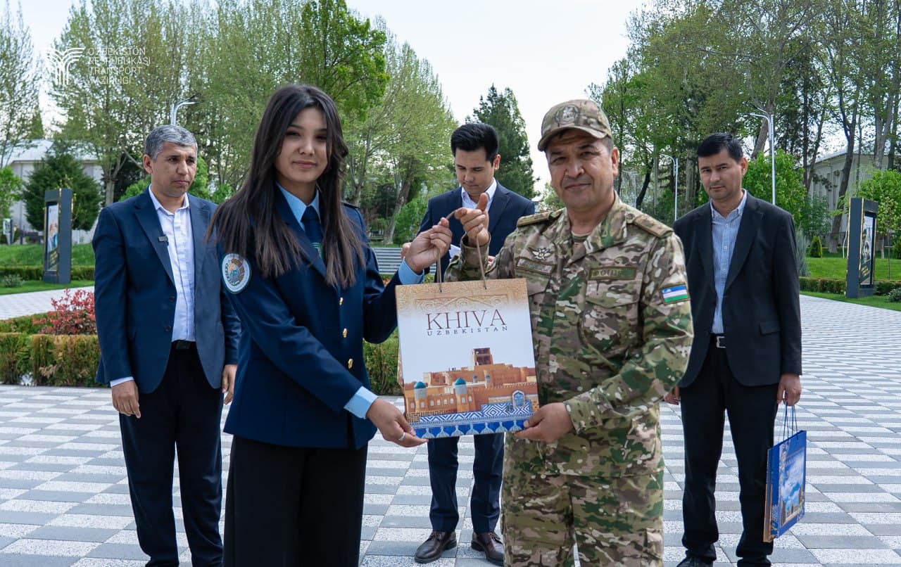 Юные транспортники познакомились с жизнью военнослужащих