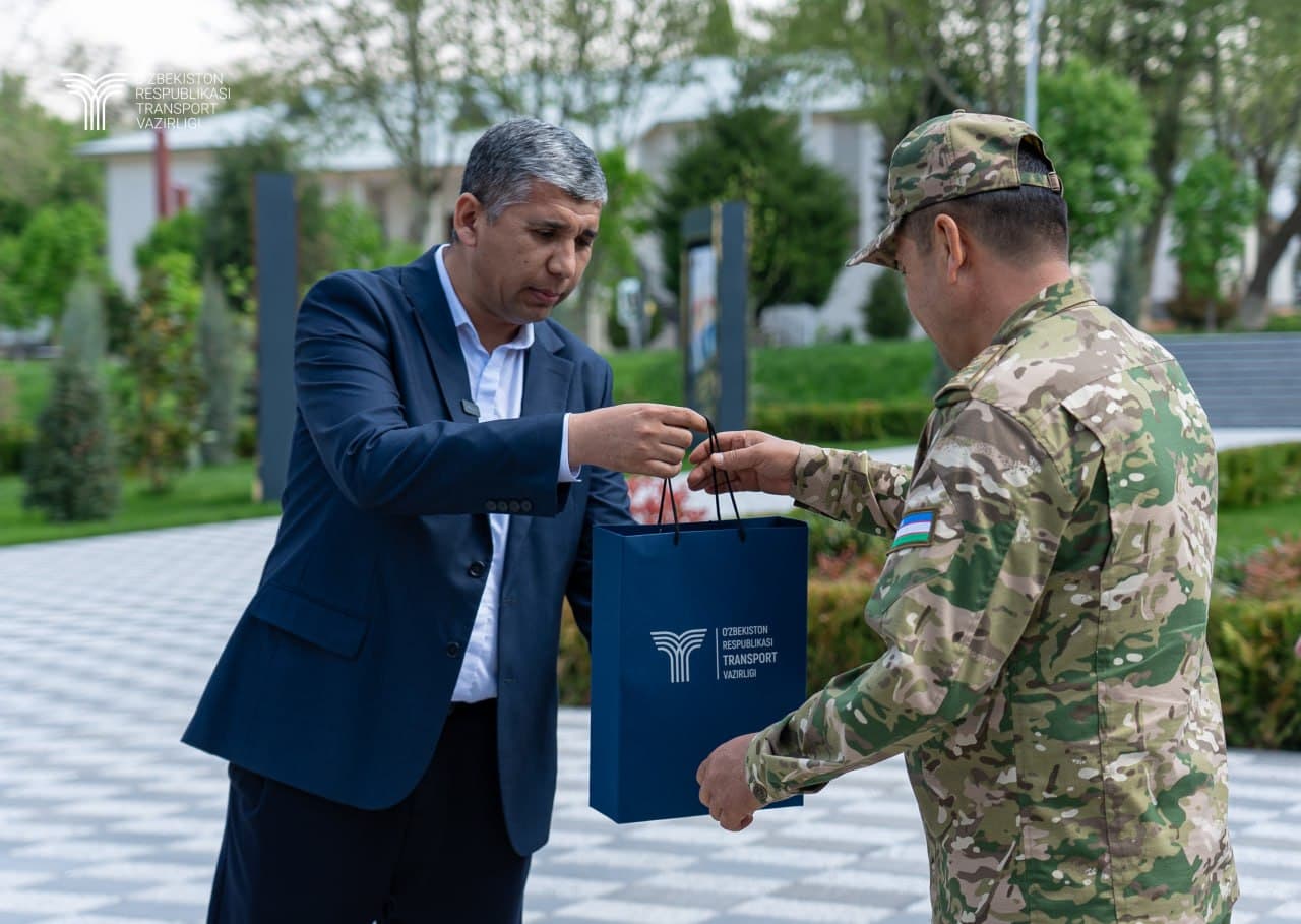 Юные транспортники познакомились с жизнью военнослужащих