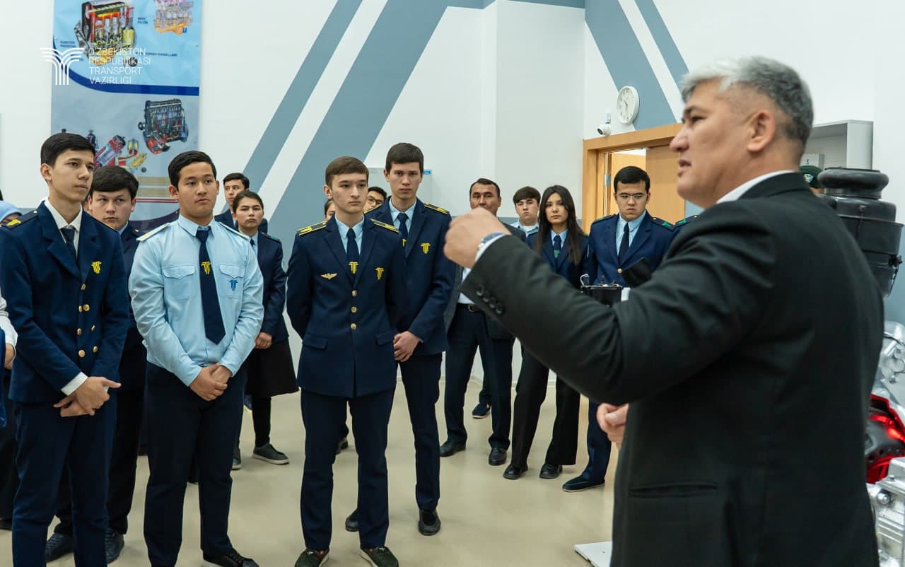 Юные транспортники познакомились с жизнью военнослужащих