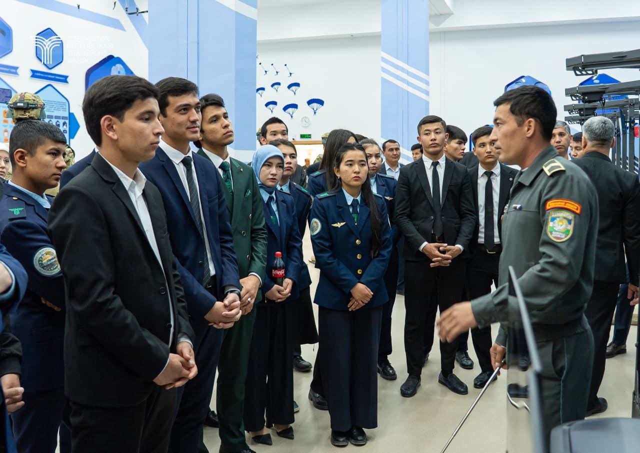 Юные транспортники познакомились с жизнью военнослужащих