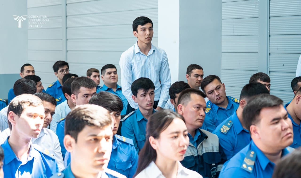 Министр транспорта встретился с молодёжью