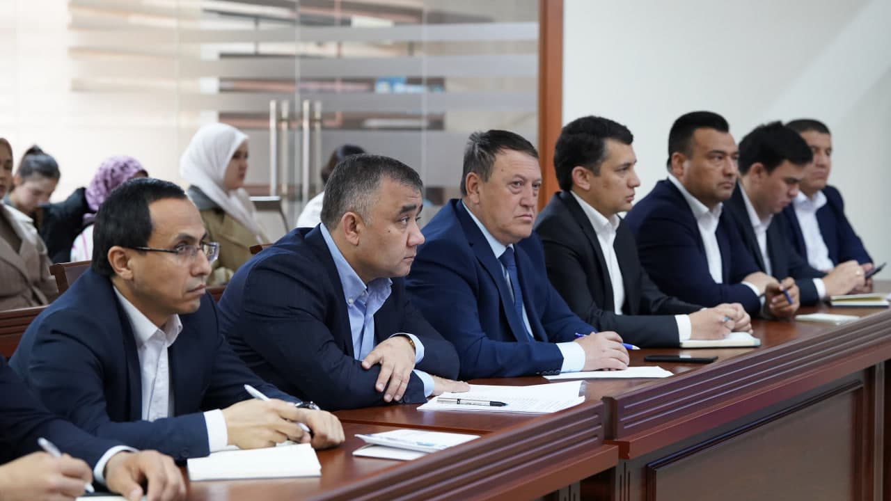 Yoshlar kuni: Milliy universitetda bitiruvchi yoshlar bilan ochiq muloqot va mehnat yarmarkasi tashkil etildi