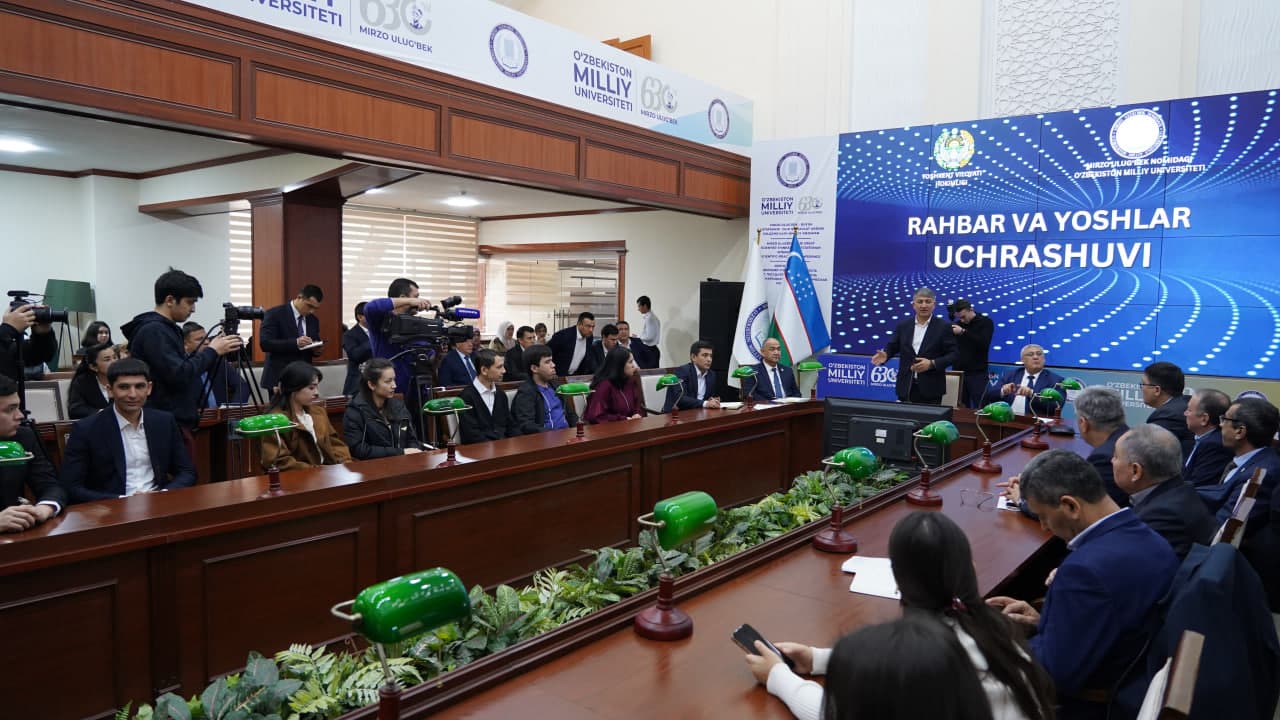 Yoshlar kuni: Milliy universitetda bitiruvchi yoshlar bilan ochiq muloqot va mehnat yarmarkasi tashkil etildi