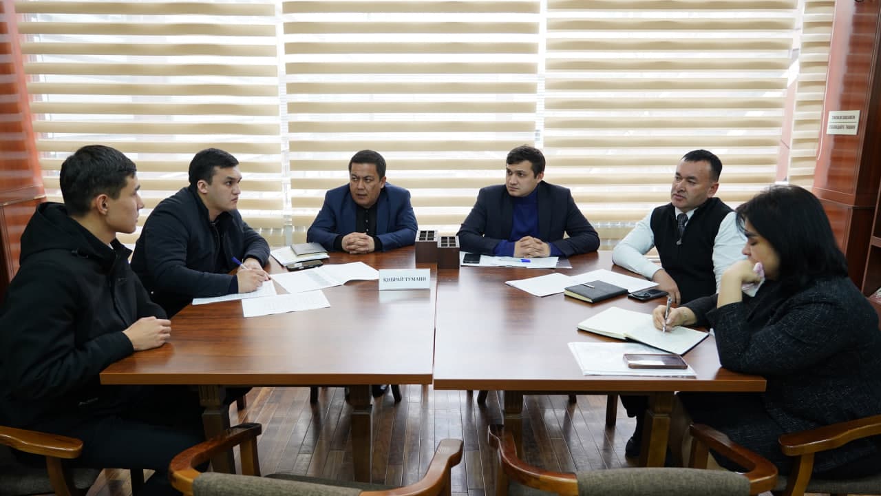 Yoshlar kuni: Milliy universitetda bitiruvchi yoshlar bilan ochiq muloqot va mehnat yarmarkasi tashkil etildi