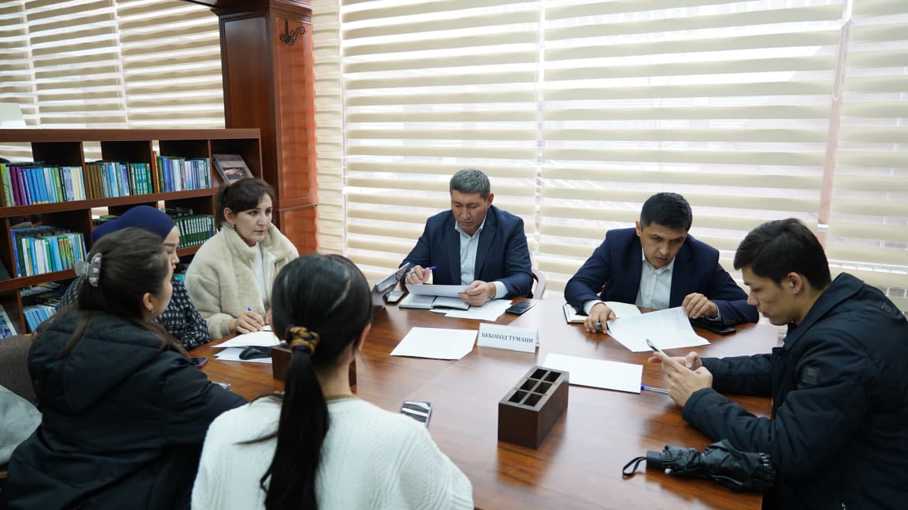 Yoshlar kuni: Milliy universitetda bitiruvchi yoshlar bilan ochiq muloqot va mehnat yarmarkasi tashkil etildi