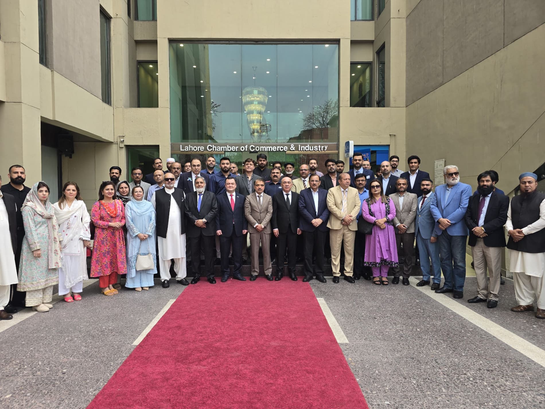 Delegatsiyamiz biznes anjumanda ishtirok etdi va qator ishbilarmon doiralar bilan faol muzokaralar olib bordi