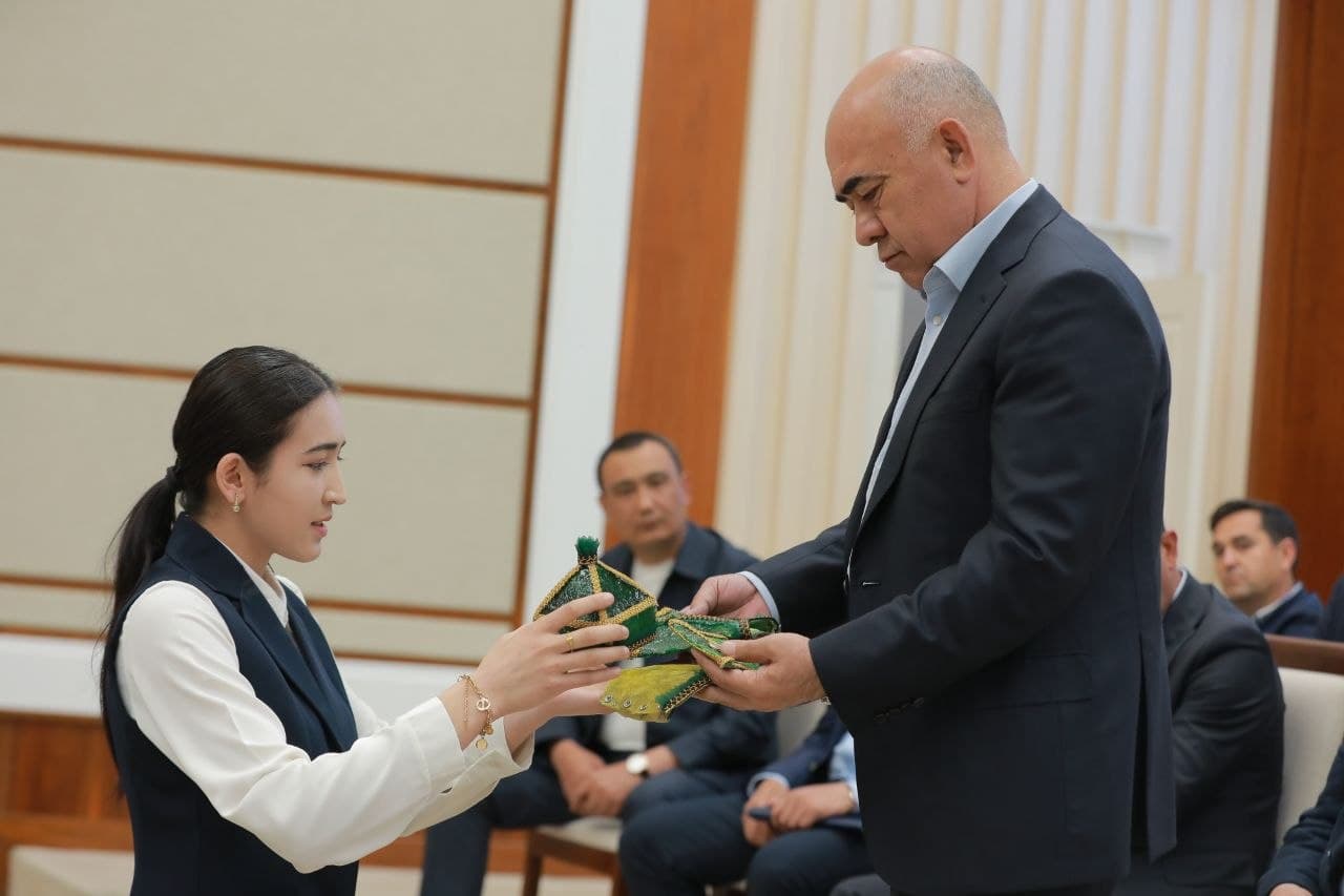 Hokimlar hayratda — tashabbuskor yoshlar ijodiy va innovasion loyihalarini namoyish qilishdi