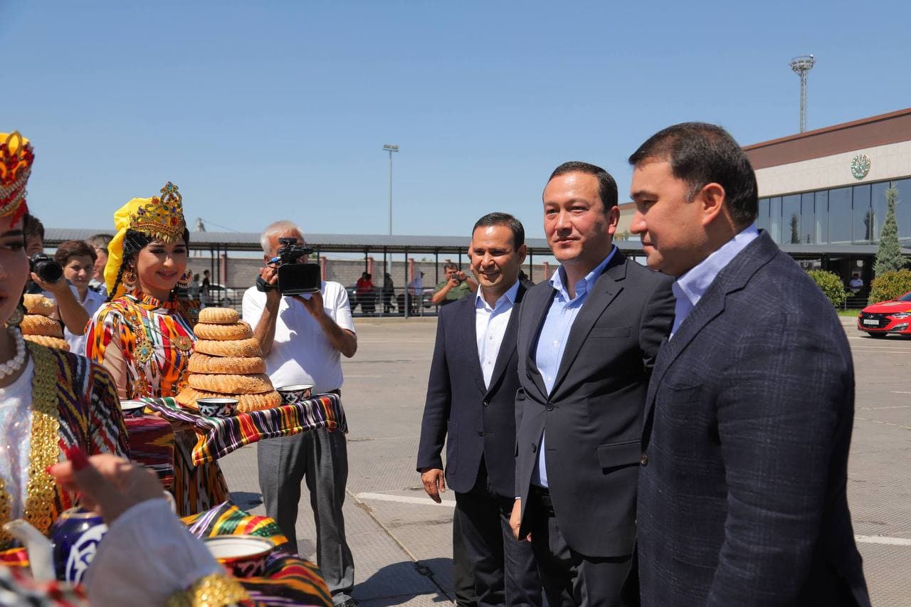 Turkiston viloyati delegatsiyasi Toshkent viloyatida tantanali kutib olindi