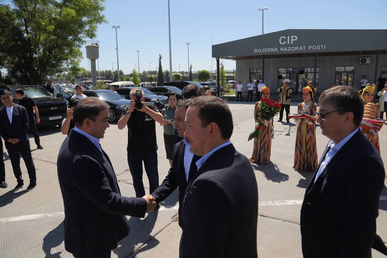 Turkiston viloyati delegatsiyasi Toshkent viloyatida tantanali kutib olindi