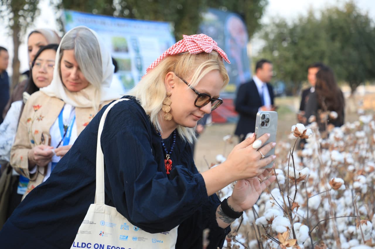 Xalqaro ekspertlar viloyatimizning ilg‘or paxtachilik tajribasi bilan tanishdilar Toshkent shahrida o‘tkazilayotgan xalqaro forumlar doirasida Xalqaro paxta maslahat qo‘mitasi, FAO, JST, UNIDO, UNCTAD va boshqa xalqaro tashkilotlar vakillari hamda xoriji