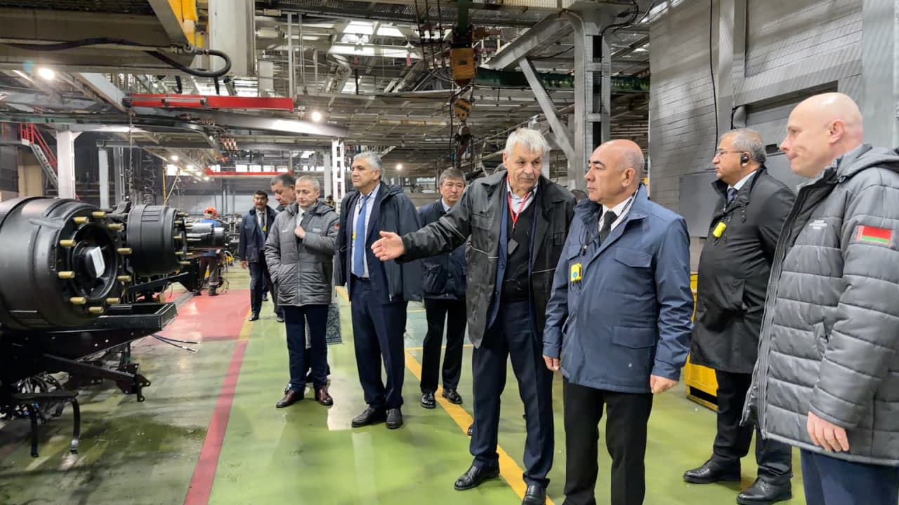 Minsk avtomobil zavodiga taşrif: sanoat kooperasiyasi va transport sohasida yangi istiqbolli qadamlar