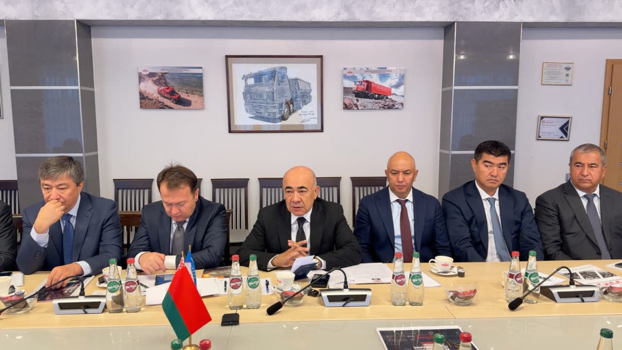 Minsk avtomobil zavodiga taşrif: sanoat kooperasiyasi va transport sohasida yangi istiqbolli qadamlar
