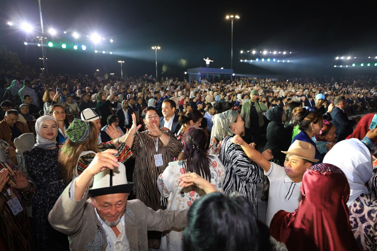 A solemn opening ceremony of the 3rd International Festival of Handicrafts and the International Pottery Forum took place at Urda Square in the city of Kokand