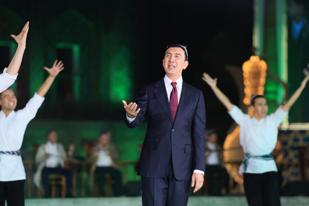 A solemn opening ceremony of the 3rd International Festival of Handicrafts and the International Pottery Forum took place at Urda Square in the city of Kokand