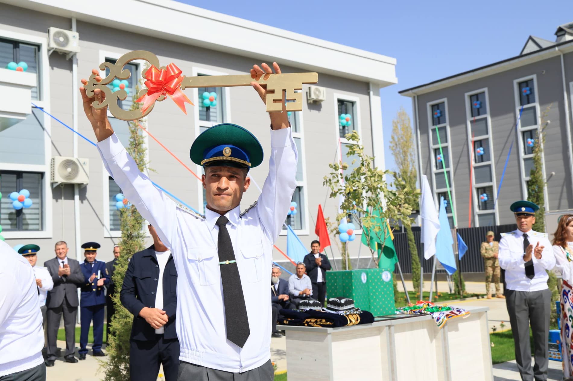 Chegarachilarga bayram tuhfasi: yangi ma’muriy bino va xizmat uylari topshirildi