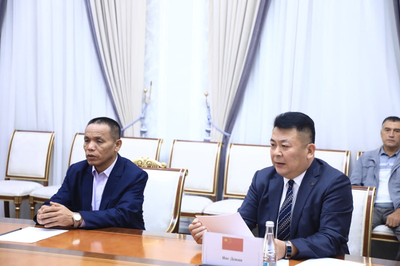 Хоким Ферганской области Хайрулло Бозоров встретился с делегацией во главе с руководителем китайской компании «Heecheng Construction Group Co., Ltd.» Ма Женгшаном.