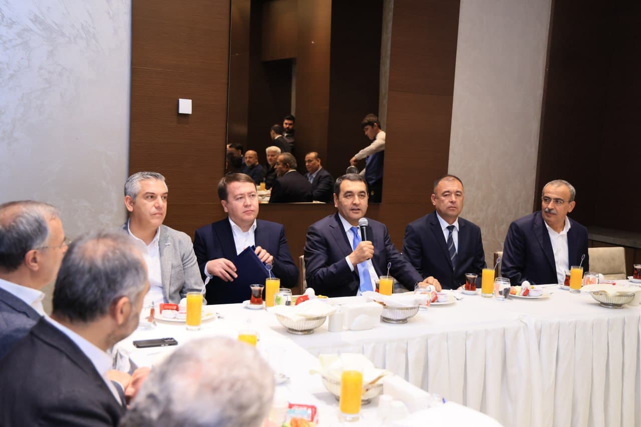 Viloyat hokimi Xayrullo Bozorov Turkiya Respublikasidagi amaliy tashrifi davomida Turkiyaning markaziy hududida joylashgan, tarixiy, siyosiy, iqtisodiy va madaniy markaz sifatida ahamiyatga ega bo‘lgan Konya viloyatiga tashrif buyurdi.