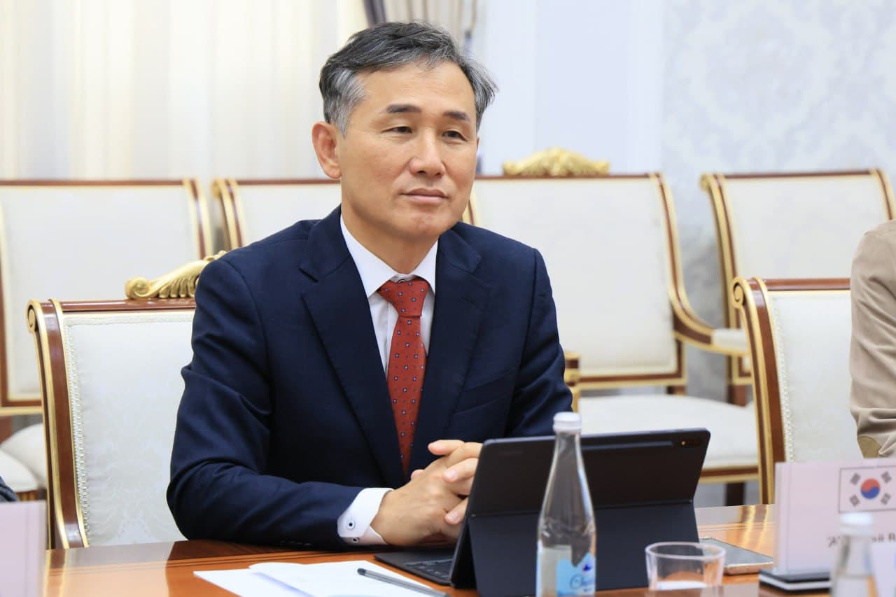 Viloyat hokimi Xayrullo Bozorov Koreya Respublikasining “Hansae Mobility” kompaniyasi katta ijrochi direktori Jong Day Vonni qabul qildi.