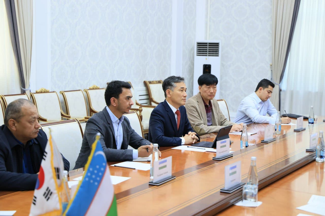 Viloyat hokimi Xayrullo Bozorov Koreya Respublikasining “Hansae Mobility” kompaniyasi katta ijrochi direktori Jong Day Vonni qabul qildi.
