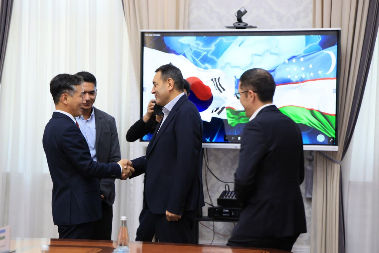 Viloyat hokimi Xayrullo Bozorov Koreya Respublikasining “Hansae Mobility” kompaniyasi katta ijrochi direktori Jong Day Vonni qabul qildi.