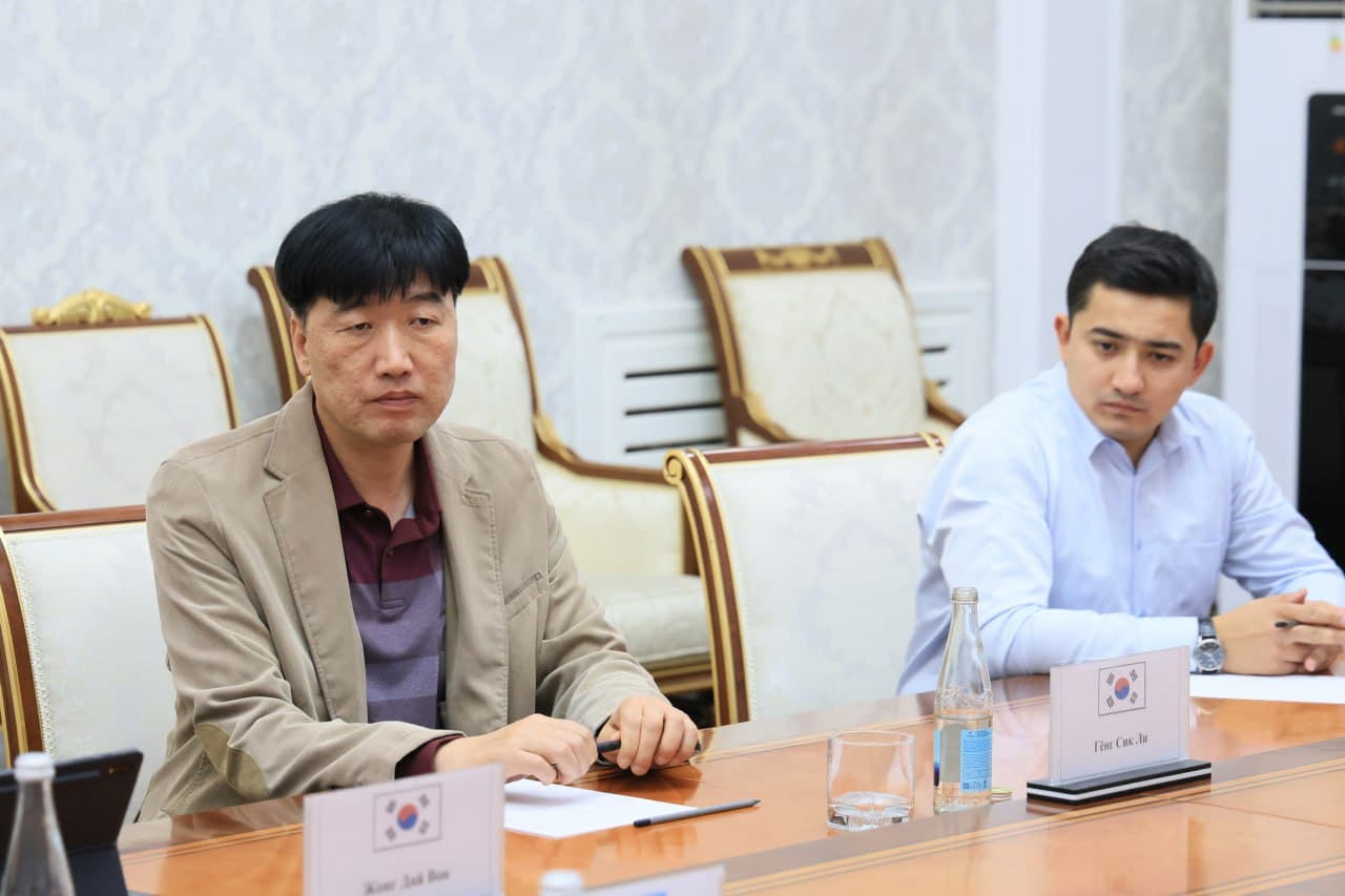 Viloyat hokimi Xayrullo Bozorov Koreya Respublikasining “Hansae Mobility” kompaniyasi katta ijrochi direktori Jong Day Vonni qabul qildi.