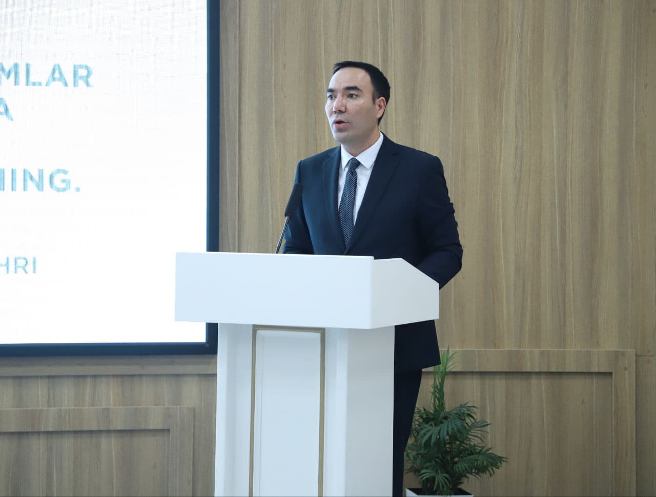 “Тўйлар, оилавий тантаналар, маърака ва маросимлар ўтказилишини тартибга солиш тизимини янада такомиллаштиришда давлат ва жамоат ташкилотларининг роли” мавзусида семинар-тренинг ўтказилди