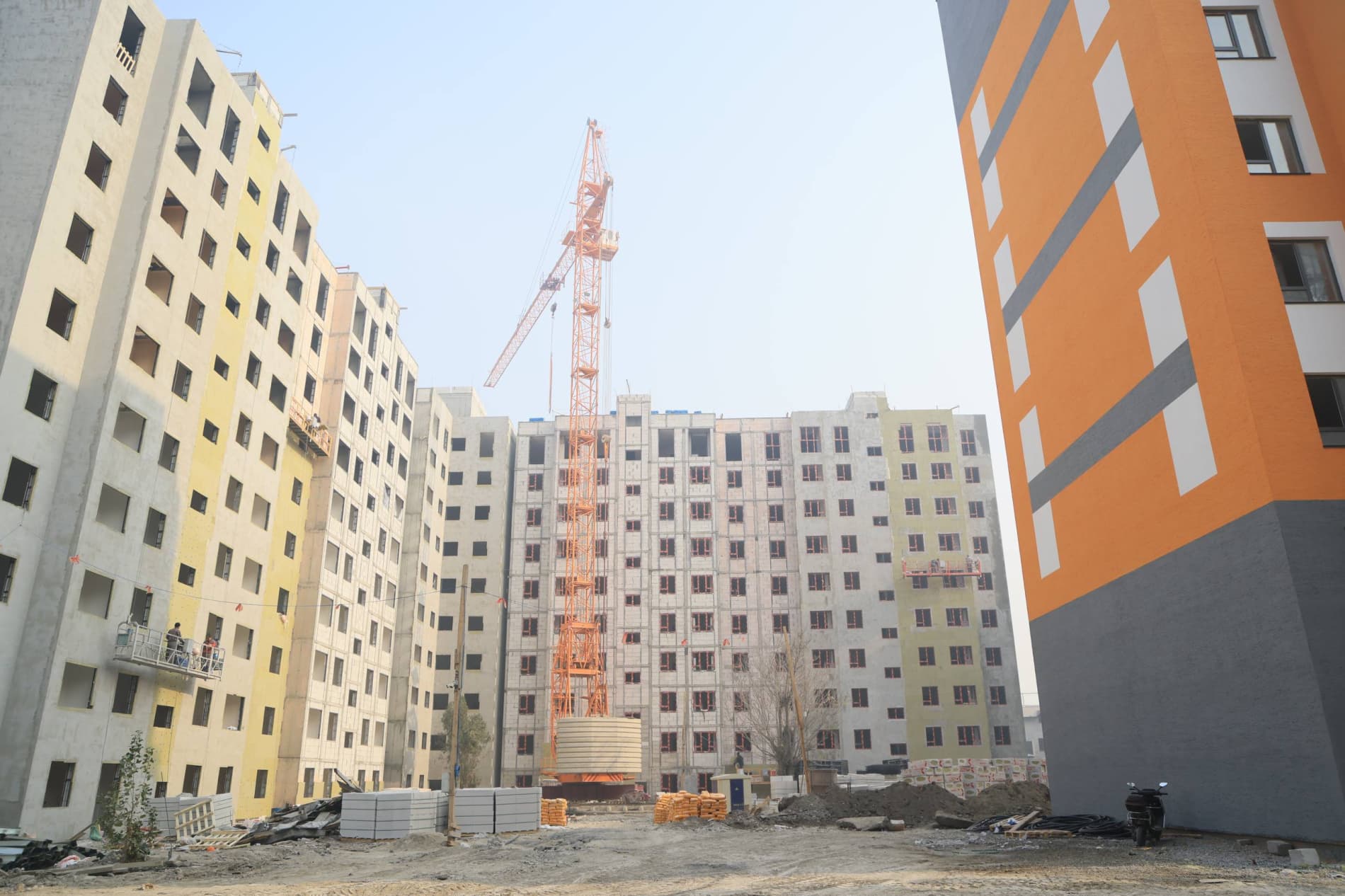 Fergana Region Governor Khayrullo Bozorov visited Kokand today to review the implementation of previously issued directives