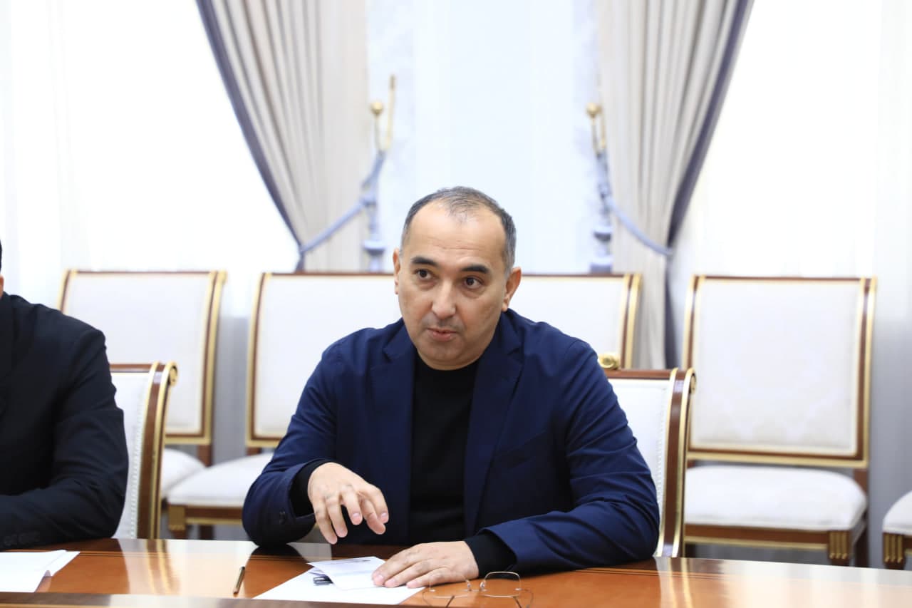 Вилоят ҳокими Хайрулло Бозоров “Ўзбеккосмос” агентлиги директори Шуҳрат Қoдиров бошчилигидаги делегацияни қабул қилди