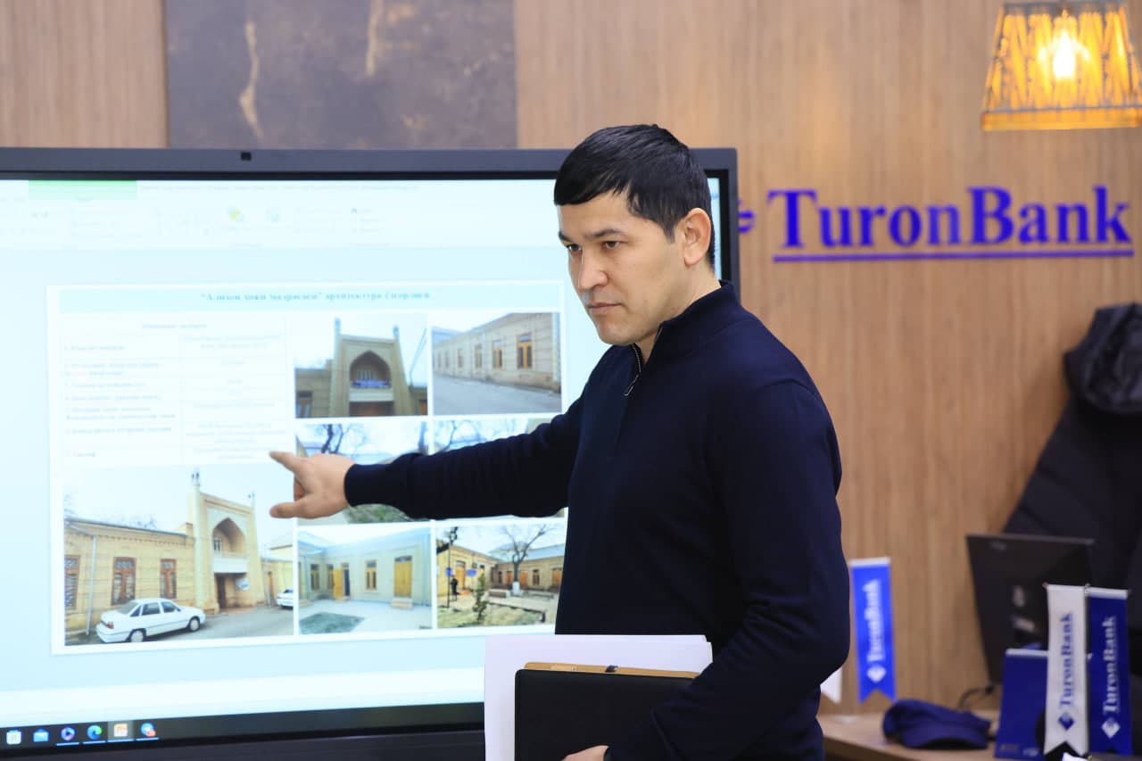 Хоким области Хайрулло Бозоров по субботам продолжает выездные изучения в городе Коканд, контролируя исполнение ранее данных поручений по социально-экономическому развитию, реализации драйвер-проектов и развитию туризма.