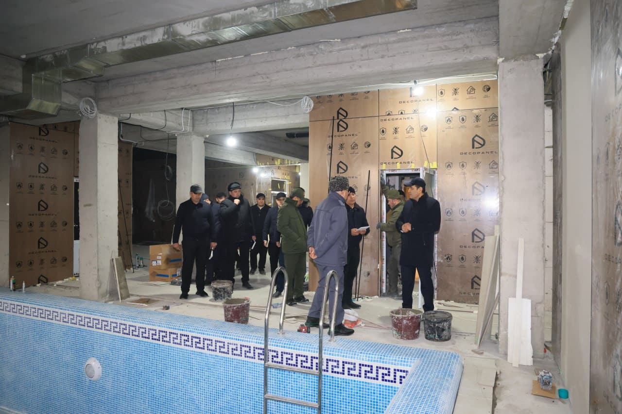 Хоким Ферганской области Хайрулло Бозоров посетил футбольную академию «Нефтчи», расположенную в городе Фергане, и ознакомился с ходом проводимых на данной территории строительных и ремонтных работ