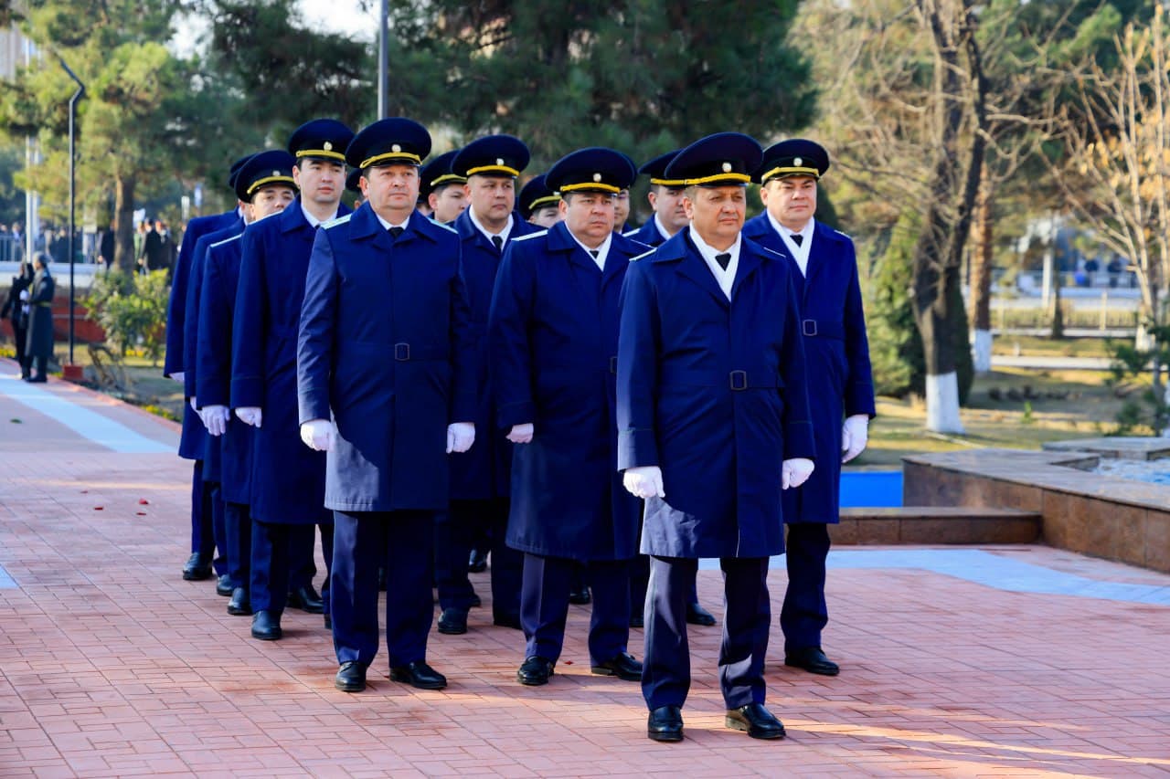 Wreaths were laid at the foot of the “Grieving Mother” monument in Fergana.