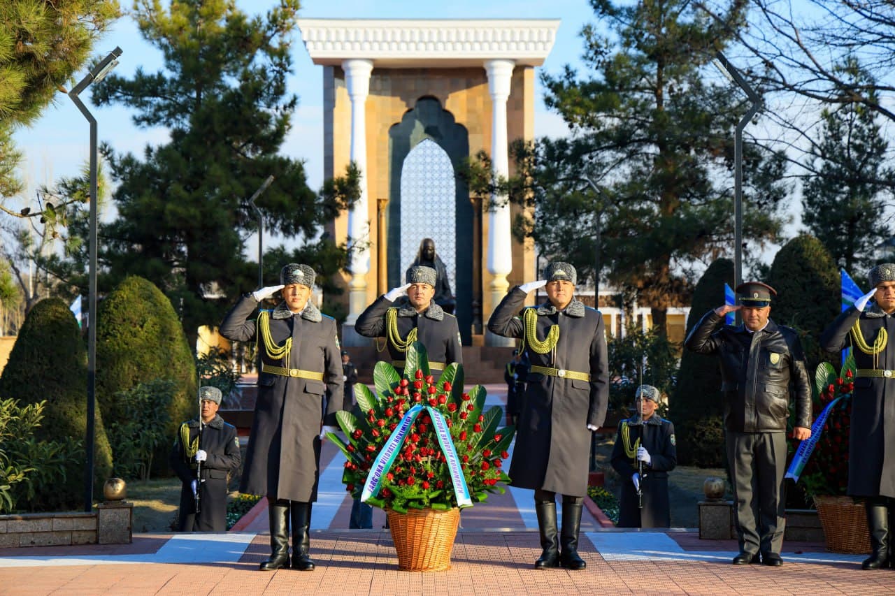 Wreaths were laid at the foot of the “Grieving Mother” monument in Fergana.