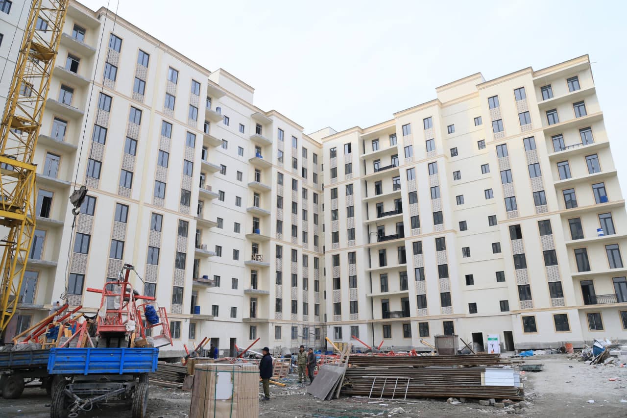 During his visits to Dangara District, Regional Governor Khayrullo Bozorov also reviewed the works being carried out within the framework of the Renovation Program.