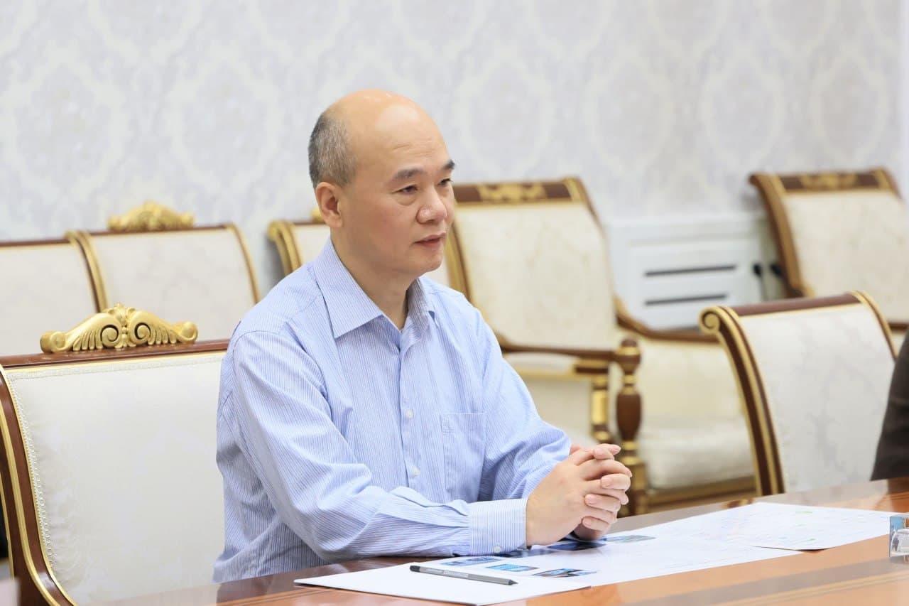 Хоким Ферганской области Хайрулло Бозоров провёл встречу с представителями китайской компании «Wuhan Jinchihai Technology Co., Ltd»